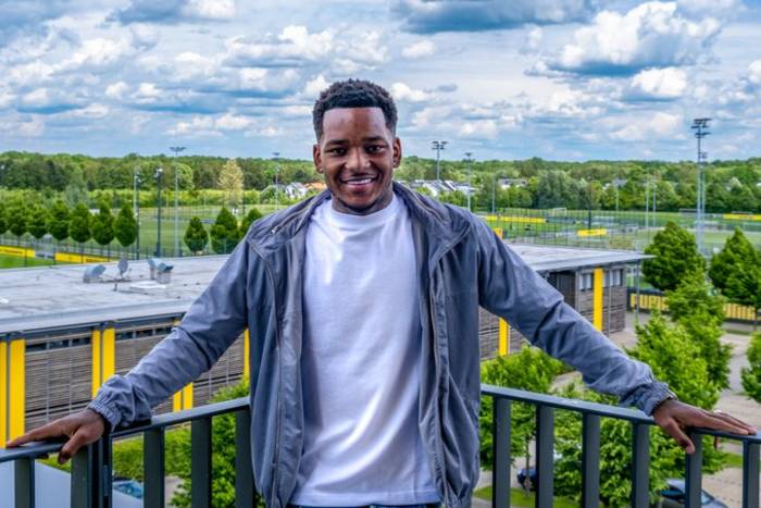 Borussia Dortmund podpisała kontrakt z "nowym Sancho". Przez rok nie grał w piłkę Borussia Dortmund podpisała kontrakt z "nowym Sancho". Przez rok nie grał w piłkę