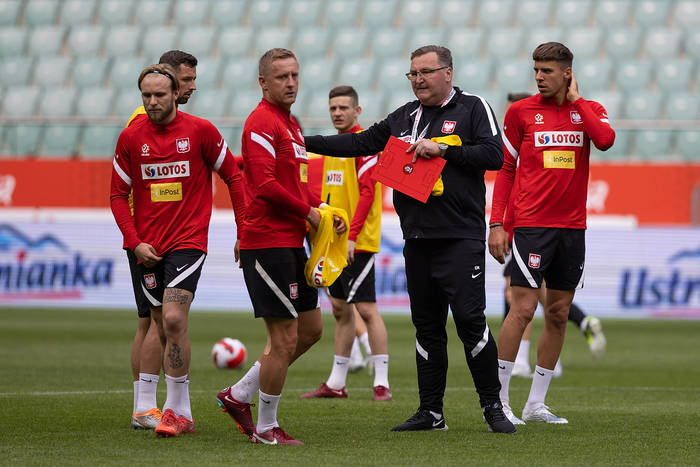 Reprezentacja Polski okradziona! Czesław Michniewicz: Panuje zaostrzony rygor Reprezentacja Polski okradziona! Czesław Michniewicz: Panuje zaostrzony rygor