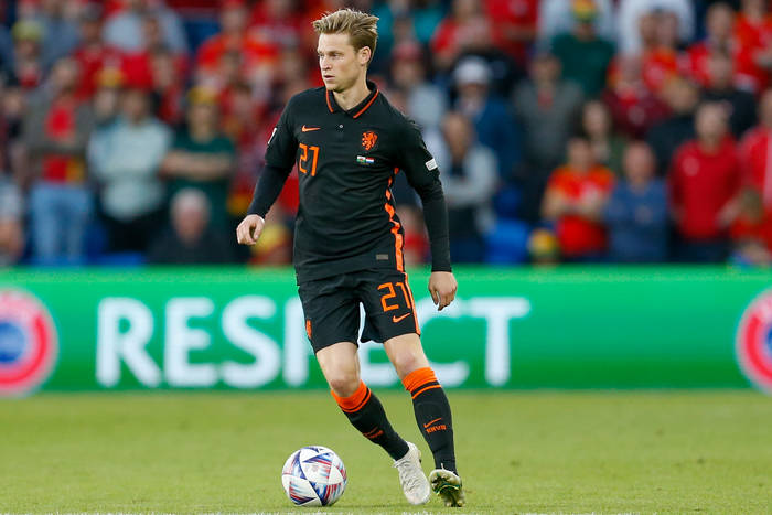 Manchester United złożył pierwszą ofertę za Frenkiego de Jonga. Jest odpowiedź FC Barcelony