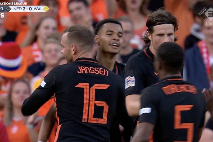 Niesamowita końcówka i zwycięstwo Holandii! Dwa gole w doliczonym czasie gry [WIDEO]