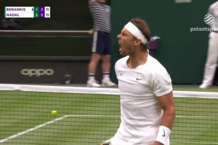 Spektakularna akcja Rafaela Nadala na Wimbledonie. "Jak on to zrobił?" [WIDEO]