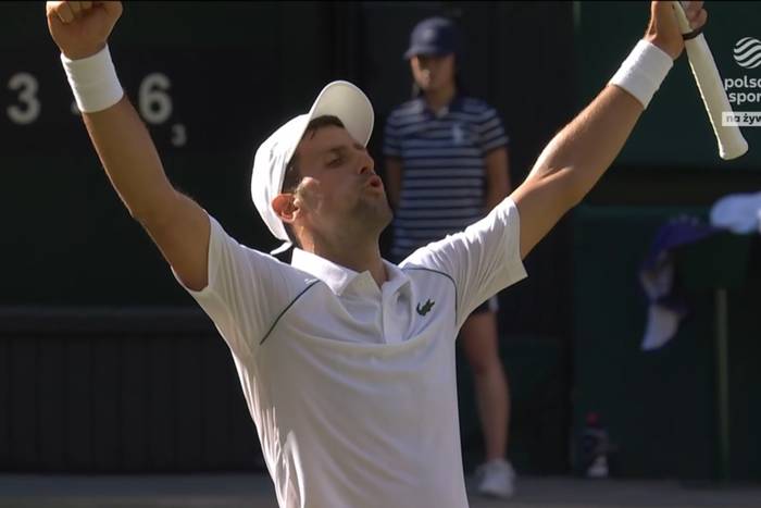 Novak Djoković znów triumfuje na Wimbledonie! Serb pokonał Nicka Kyrgiosa i goni Rogera Federera [WIDEO]