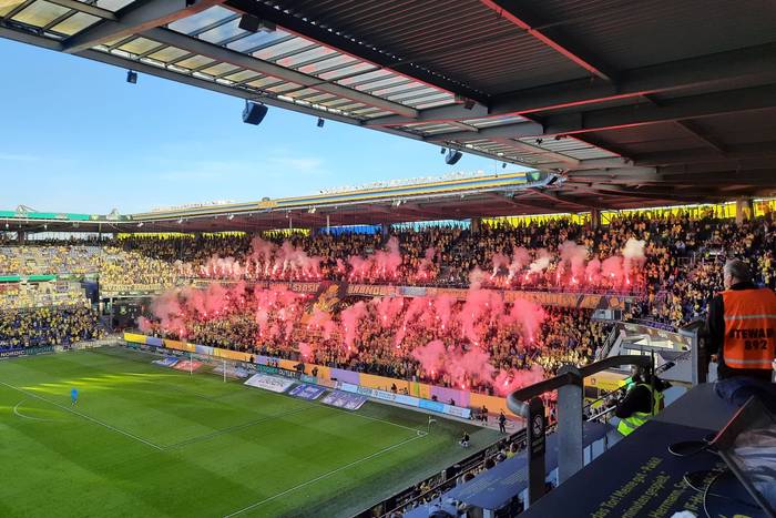 Prezydent klubu Bundesligi chce legalizacji pirotechniki na stadionach. Sam kiedyś był "ultrasem"