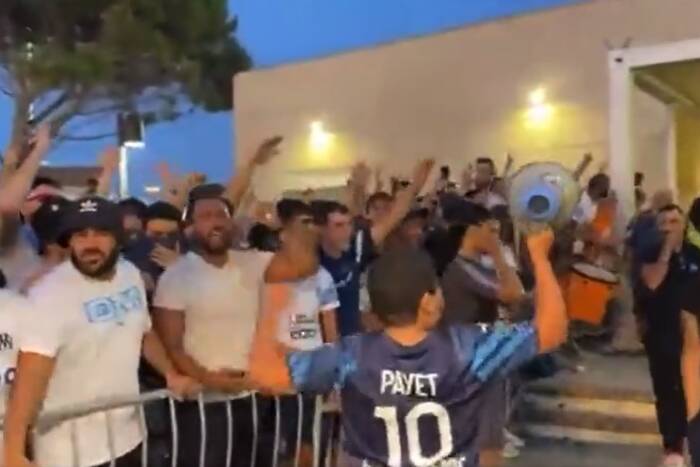 Fani francuskiego klubu zwyzywali Messiego. Wszystko podczas oczekiwania na gwiazdę. "Skur***ynu" [WIDEO] 