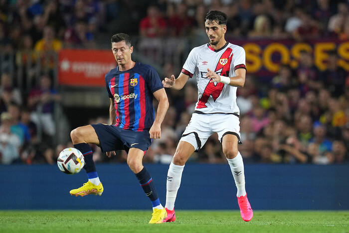 David Villa podsumował debiut Roberta Lewandowskiego w La Liga. "Najmniej groźny w ataku FC Barcelony"