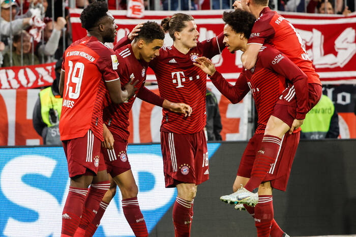 Bayern Monachium wciąż nie do zatrzymania. Kolejne trafienie Musiali i pewna wygrana z Wolfsburgiem [WIDEO]