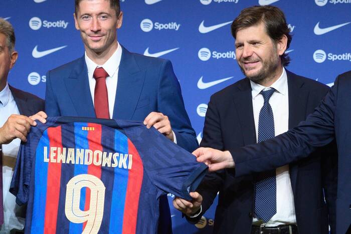 To on stoi za transferem Roberta Lewandowskiego. "Messi wśród dyrektorów sportowych" [WIDEO]