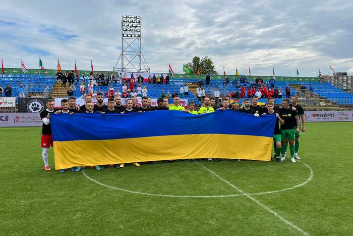 Solidarność z Ukrainą! Piękny gest reprezentacji Polski i Litwy na MŚ w piłce nożnej sześcioosobowej