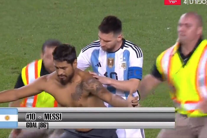 Sceny w meczu Argentyny! Kibic przerwał grę, bo chciał mieć na plecach autograf Leo Messiego [WIDEO]
