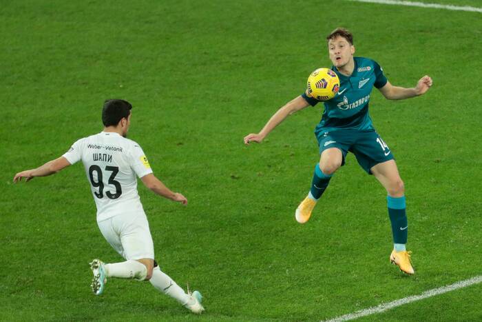 Rosyjski piłkarz nie może zagrać z Lechem. Nie zostanie wpuszczony do Polski. "UEFA odmówiła ingerencji"