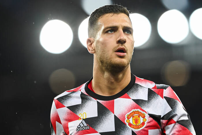 Trudne negocjacje Diogo Dalota i Manchesteru United. FC Barcelona chce wykorzystać sytuację