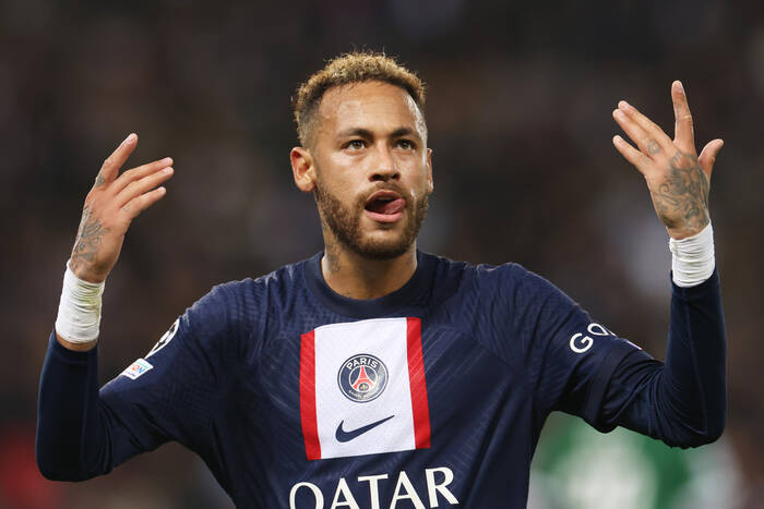 Neymar ma szukać nowego klubu! PSG podjęło decyzję, gwiazdor na liście skreślonych. Szokujące towarzystwo