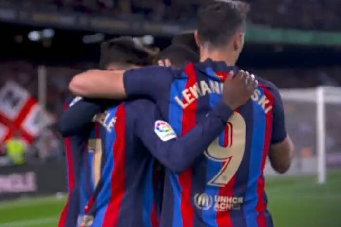 Lewandowski nie strzelił, ale wyręczyli go koledzy. Pewne zwycięstwo FC Barcelony na pożegnanie Pique [WIDEO]