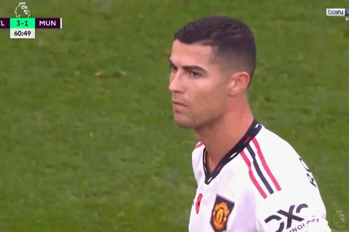Cristiano Ronaldo puściły nerwy w meczu Manchesteru United. Wdał się w zapasy z rywalem [WIDEO]