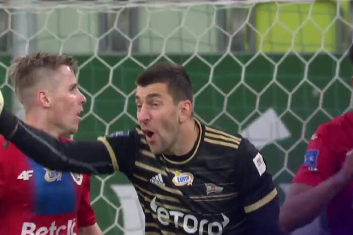 Piast Gliwice wydostał się ze strefy spadkowej. Duży pech Kuciaka, wielkie emocje w końcówce [WIDEO]