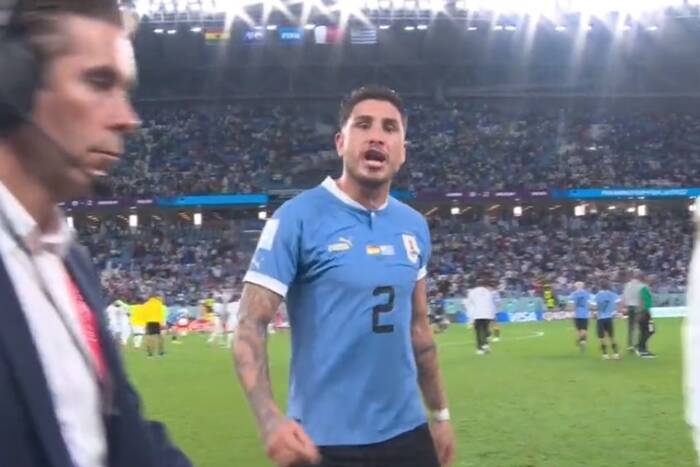 "Tak, nagrywaj mnie". Obrońca reprezentacji Urugwaju wykrzyczał do kamery, co myśli o sędziach