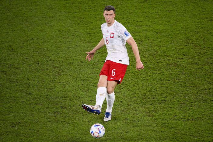 Krystian Bielik finalizuje transfer. Reprezentant Polski przechodzi testy medyczne [NASZ NEWS]