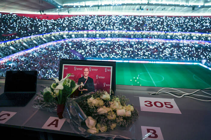 FIFA uczciła pamięć zmarłego dziennikarza. Oddano mu hołd podczas meczu Anglii z Francją