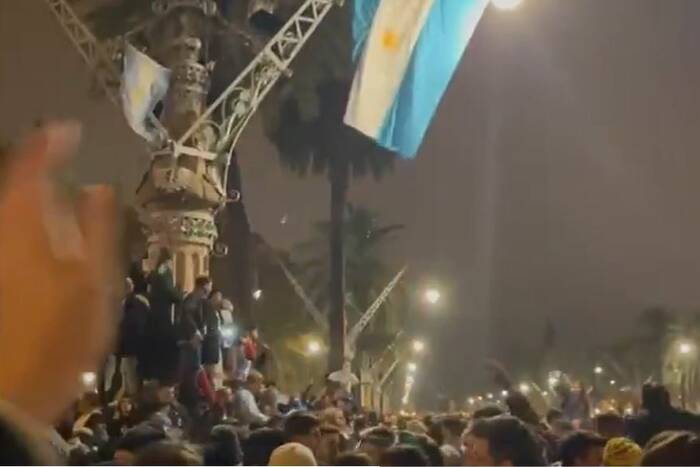 Absolutne szaleństwo! Argentyńczycy wyszli na ulice. Tak fetowali awans reprezentacji do finału MŚ [WIDEO]