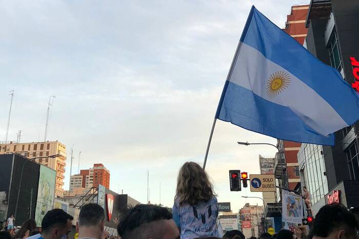 "Tamto wydarzenie wyraźnie wzmocniło Messiego". Argentyna oszalała przed finałem MŚ. "Maradonizacja trwa"