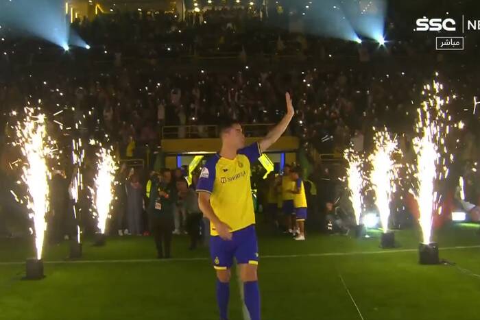 Cristiano Ronaldo przywitał się z  Al-Nassr. Kibice zrobili wielki hałas dla Portugalczyka [WIDEO]