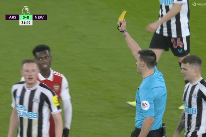 Więcej kartek niż celnych strzałów w hicie Premier League. Brzydki mecz Arsenalu z Newcastle Więcej kartek niż celnych strzałów w hicie Premier League. Brzydki mecz Arsenalu z Newcastle
