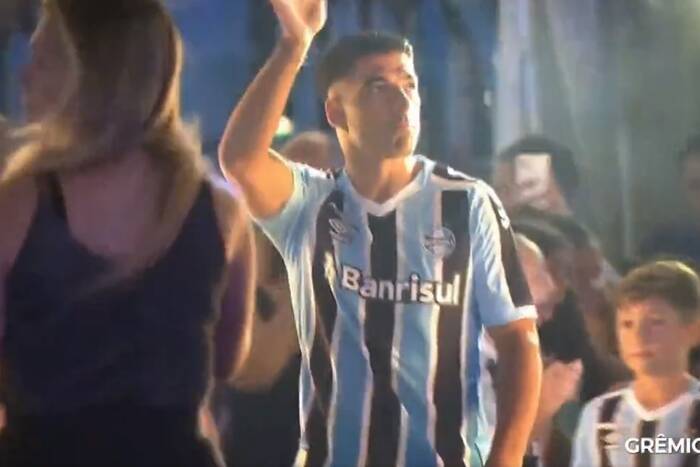 Szaleństwo na prezentacji Luisa Suareza. Gigantyczny tłum witał Urugwajczyka w nowym klubie [WIDEO]