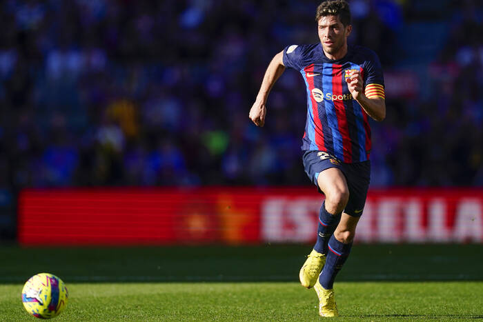 Piłkarz Barcelony odrzucił propozycję kontraktu. Niepewna przyszłość obrońcy