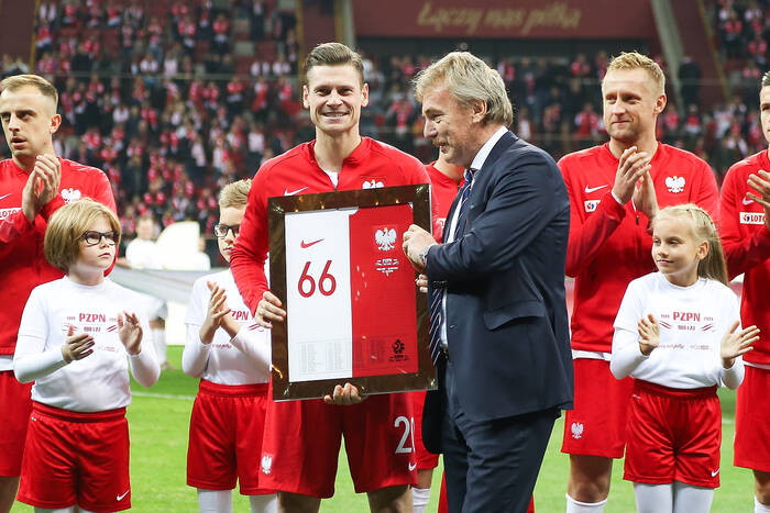 Boniek odradza Piszczkowi pracę z kadrą? Podpowiedział mu, co robić. "To jest dla mnie najważniejsze" Boniek odradza Piszczkowi pracę z kadrą? Podpowiedział mu, co robić. "To jest dla mnie najważniejsze"