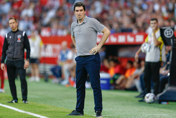 Hiszpański trener odrzucił ofertę klubu z Premier League. Woli pozostać w obecnej drużynie