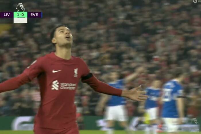Liverpool wreszcie przełamał się w Premier League! Salah i Gakpo dali "The Reds" derbowe zwycięstwo [WIDEO]