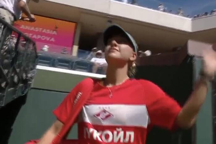Co za buta rosyjskiej tenisistki! Paradowała w koszulce moskiewskiego klubu, dawniej uraziła ją flaga Ukrainy