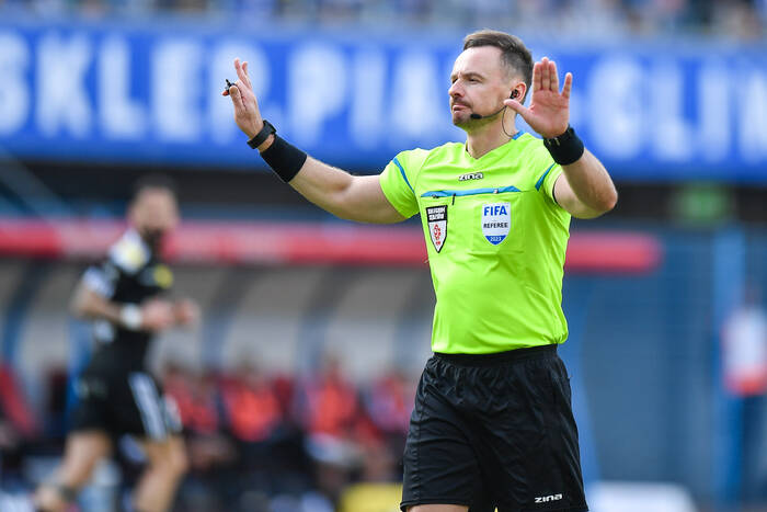 Media: Kolejne problemy Pawła Raczkowskiego. Polski sędzia odsunięty przez UEFA od meczu Ligi Mistrzów