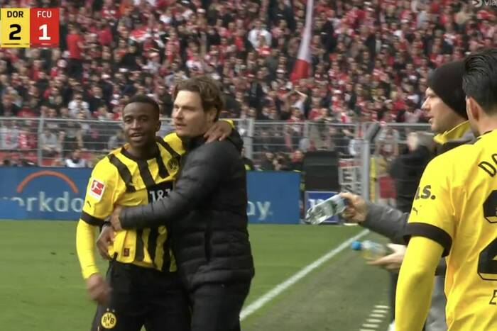 Borussia Dortmund przełamała się z kluczowym meczu. Wejście smoka Moukoko dało bezcenną wygraną [WIDEO]