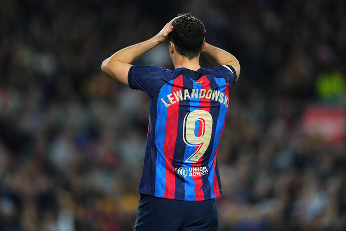 FC Barcelona nie odpuszcza walki o następcę Lewandowskiego. "Wszyscy go chcą. Xavi dał zielone światło"