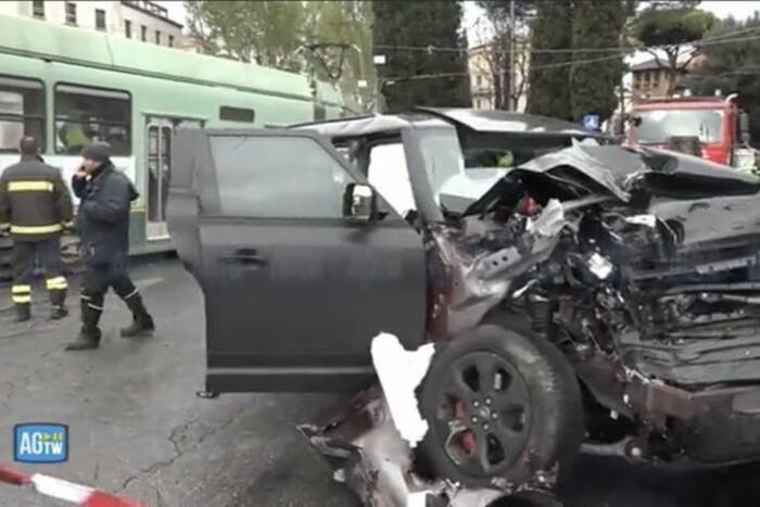 Groźny wypadek z udziałem Ciro Immobile. Auto napastnika zderzyło się z tramwajem [WIDEO]