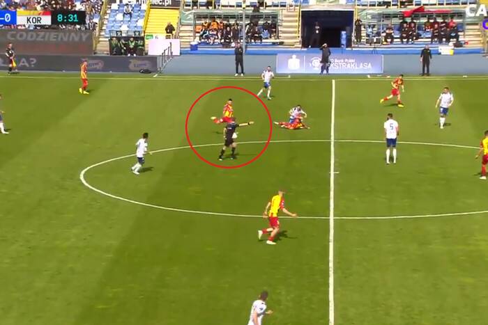 Gol sezonu w PKO Ekstraklasie? Piłkarz Korony Kielce trafił do siatki z własnej połowy! [WIDEO]