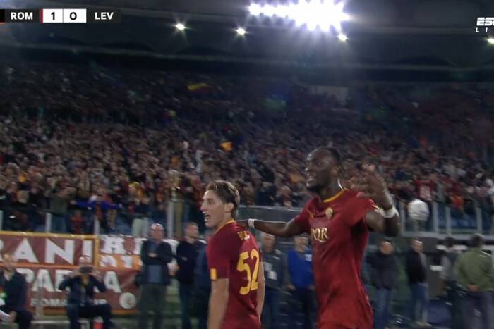 AS Roma blisko kolejnego finału w europejskich pucharach! Wychowanek dał jej bezcenne zwycięstwo [WIDEO]