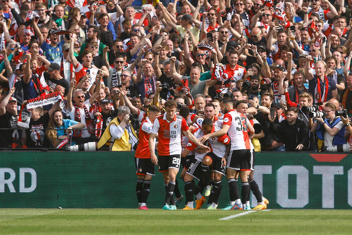 Sebastian Szymański mistrzem Holandii! Feyenoord zapewnił sobie tytuł, wielkie święto w Rotterdamie [WIDEO]