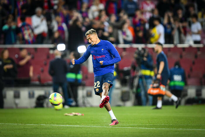 Zawodnik Barcelony przeszedł całe Camp Nou na kolanach. Wyjątkowe sceny po meczu ligowym [WIDEO]
