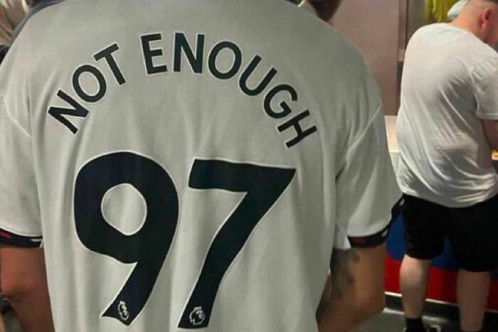 Kibic Manchesteru United aresztowany po finale FA Cup. Powodem  skandaliczny napis na koszulce