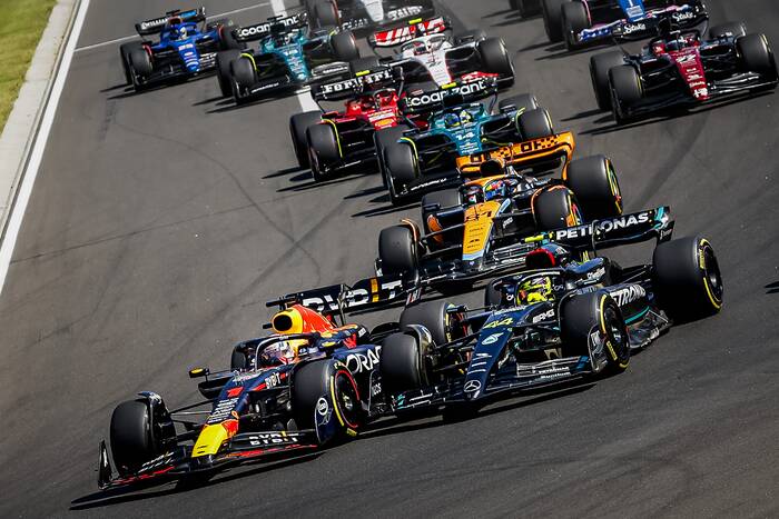 Triumf Maxa Verstappena w sprincie przed Grand Prix Belgii! Urodzinowe problemy Fernando Alonso [WIDEO]