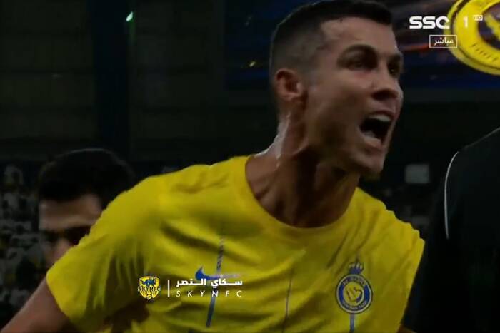 Cristiano Ronaldo wpadł w furię! Portugalczyk wściekł się podczas meczu, zaczął odpychać pracowników [WIDEO]
