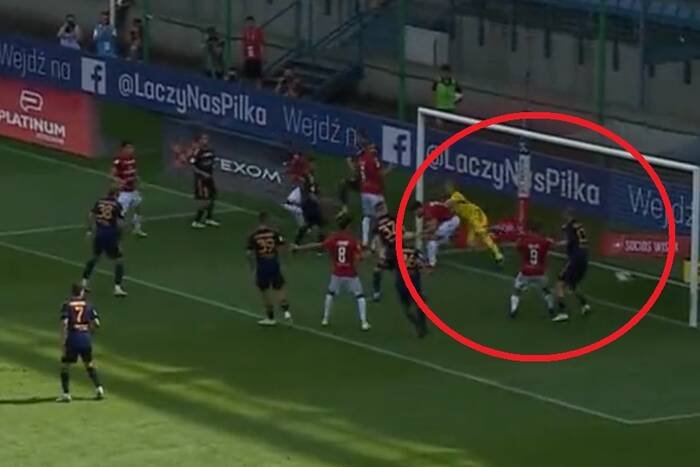Piłkarz Wisły Kraków wkręcił z rzutu rożnego! "Biała Gwiazda" skompromitowała Arkę Gdynia [WIDEO]