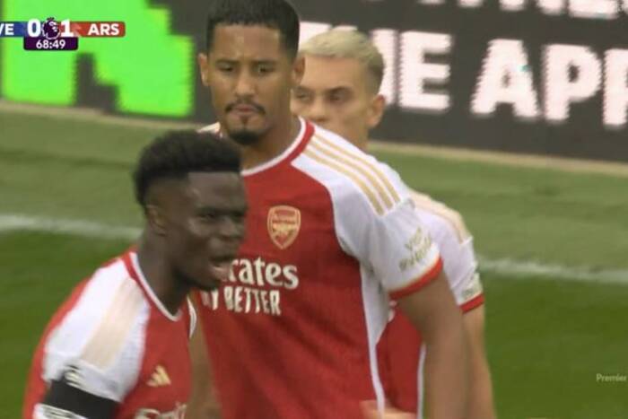 Arsenal wyszarpał zwycięstwo z Evertonem! Kontuzja ważnego piłkarza i piękny strzał na wagę wygranej [WIDEO]