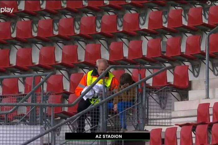 Smutne obrazki na stadionie AZ Alkmaar. Młody kibic doprowadzony do płaczu [WIDEO]