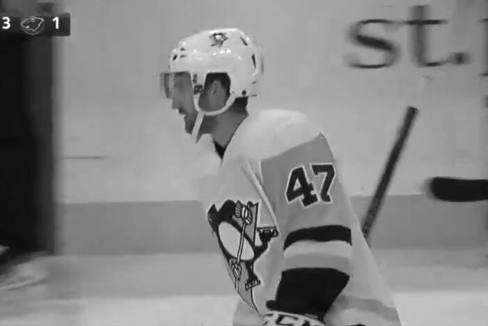 Tragedia w meczu hokeja, zawodnik zmarł po wypadku w trakcie spotkania. Przed laty występował w NHL