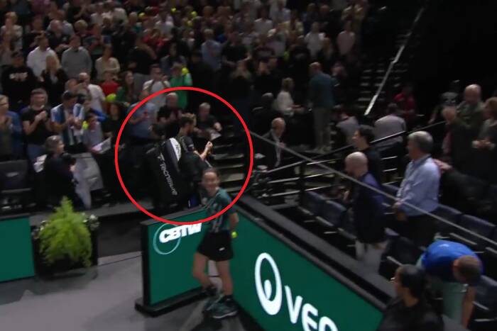 Znany tenisista wpadł w furię po przegranym meczu. Pokazał środkowy palec, krzyczał na fanów [WIDEO]