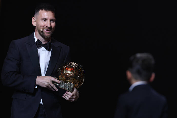 Messi otrzymał Złotą Piłkę dzięki korupcji?! Lewandowski mógł zostać skrzywdzony, poważne zarzuty wobec PSG