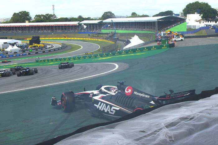 Jedno okrążenie, trzech kierowców poza wyścigiem o GP Brazylii! Niewiarygodny start rywalizacji w F1 [WIDEO]